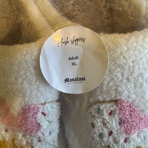 Manalani Collection  Disney Plush Slippers - White and Pink